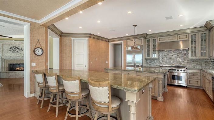 Image No.21-6 Bed Property for sale