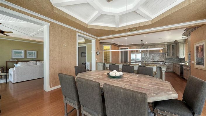 Image No.24-6 Bed Property for sale