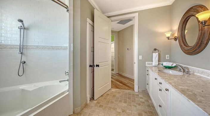 Image No.35-6 Bed Property for sale