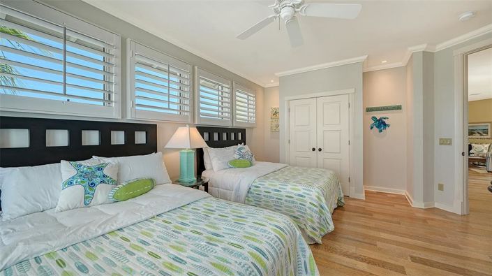 Image No.36-6 Bed Property for sale