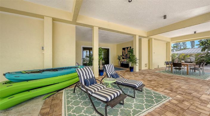 Image No.54-6 Bed Property for sale