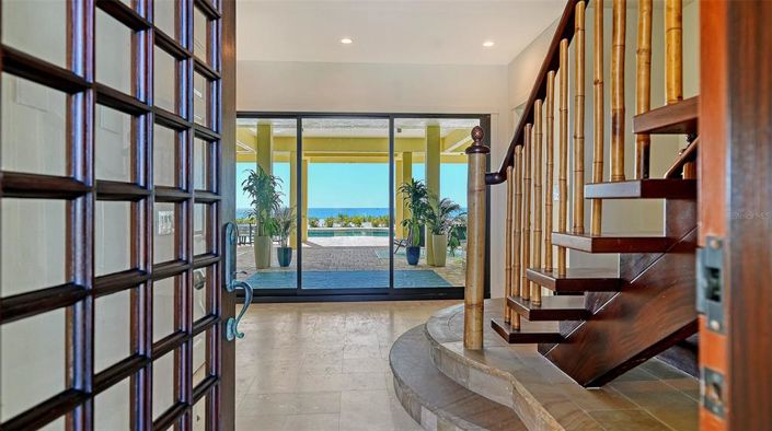 Image No.8-6 Bed Property for sale