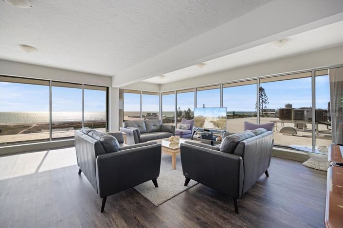 Image No.52-2 Bed Property for sale