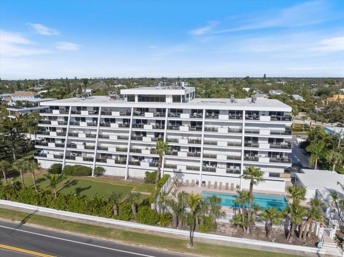 Image No.9-2 Bed Property for sale