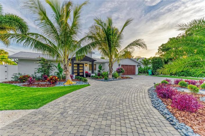 Image No.3-3 Bed Property for sale