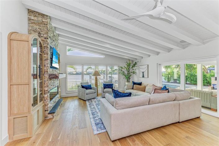 Image No.32-3 Bed Property for sale