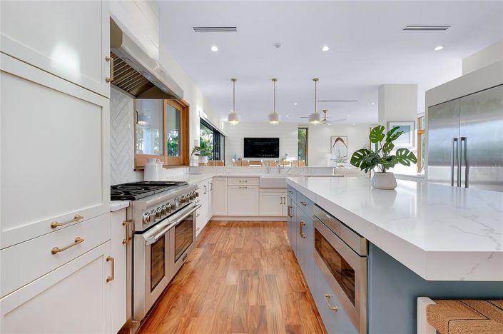 Image No.11-5 Bed Property for sale