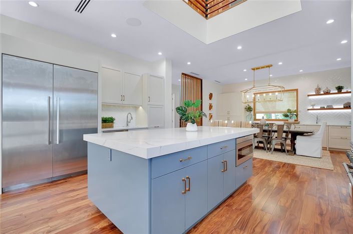 Image No.12-5 Bed Property for sale