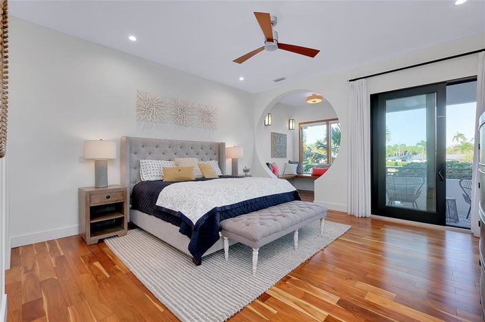 Image No.17-5 Bed Property for sale