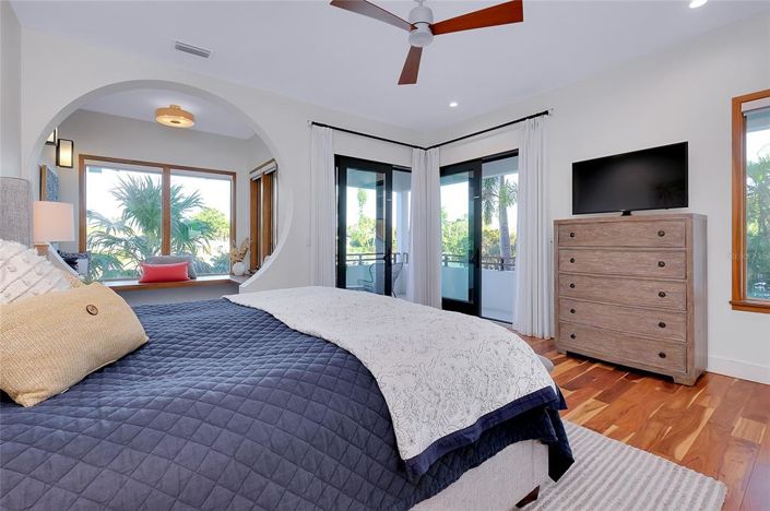 Image No.18-5 Bed Property for sale