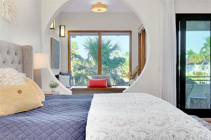 Image No.19-5 Bed Property for sale