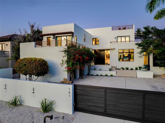 Image No.2-5 Bed Property for sale