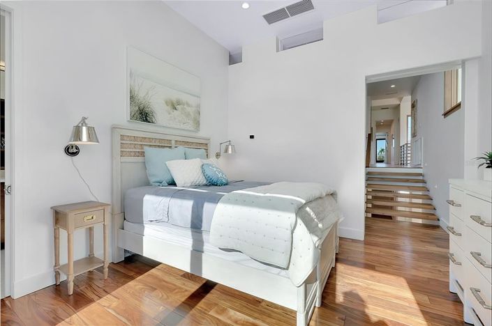 Image No.22-5 Bed Property for sale