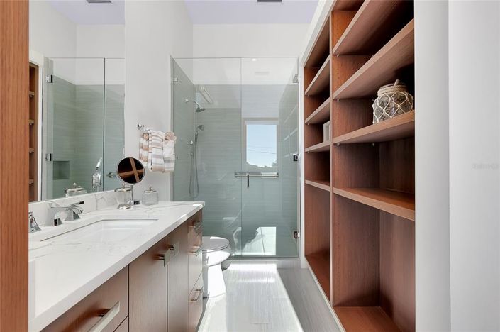 Image No.23-5 Bed Property for sale