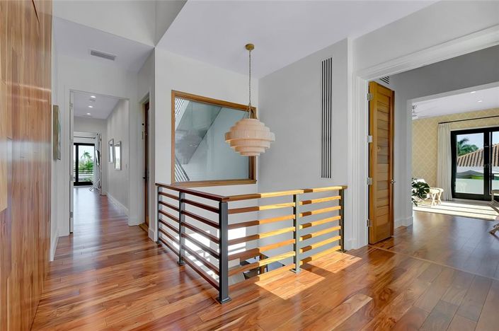 Image No.26-5 Bed Property for sale