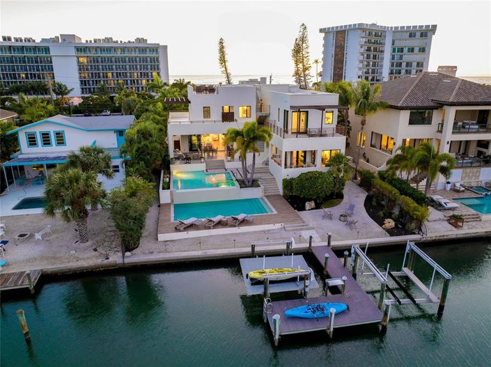 Image No.3-5 Bed Property for sale