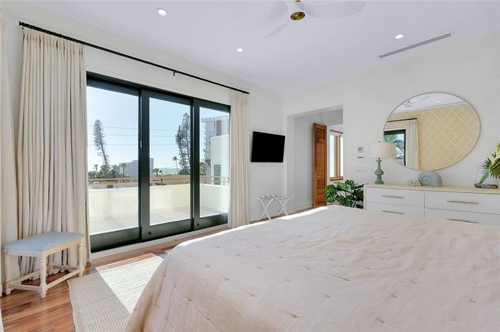 Image No.30-5 Bed Property for sale