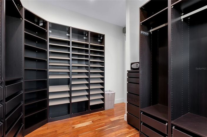 Image No.33-5 Bed Property for sale