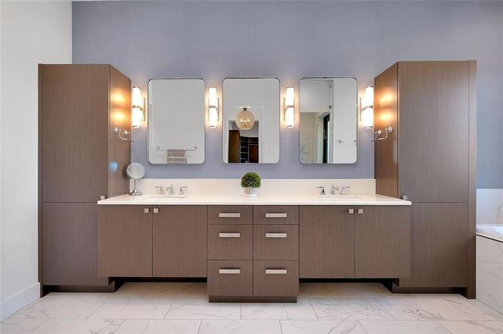 Image No.34-5 Bed Property for sale