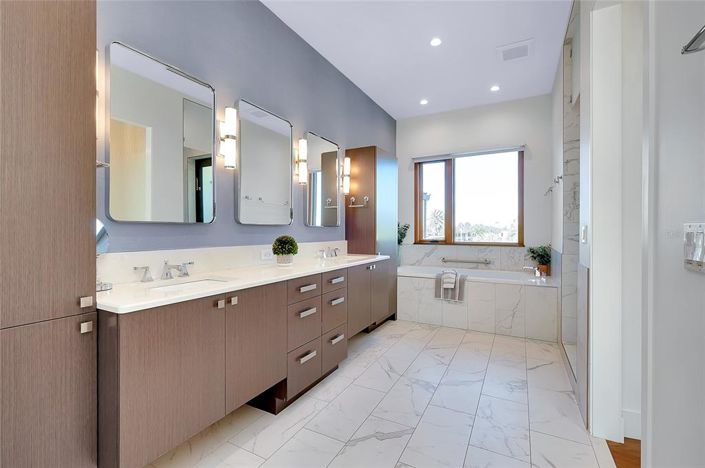 Image No.35-5 Bed Property for sale