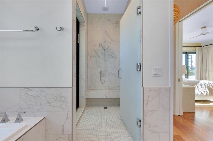 Image No.36-5 Bed Property for sale