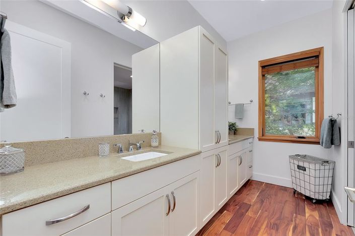 Image No.40-5 Bed Property for sale