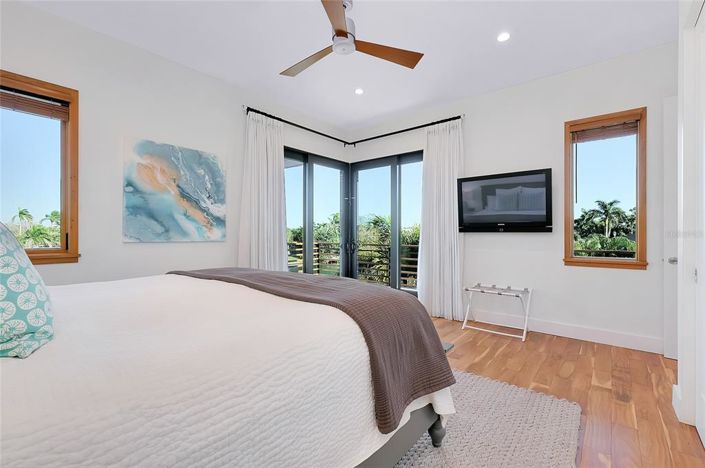 Image No.44-5 Bed Property for sale