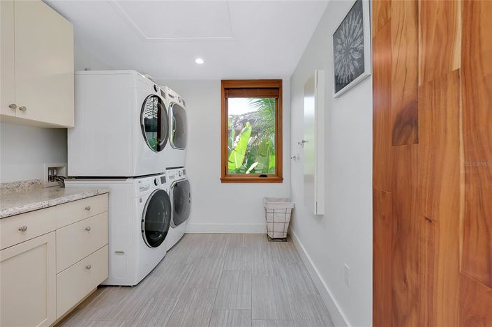 Image No.45-5 Bed Property for sale