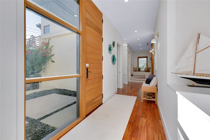 Image No.5-5 Bed Property for sale