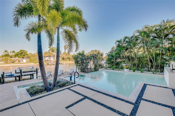 Image No.54-5 Bed Property for sale