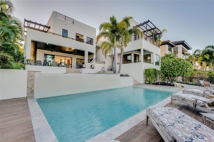 Image No.55-5 Bed Property for sale