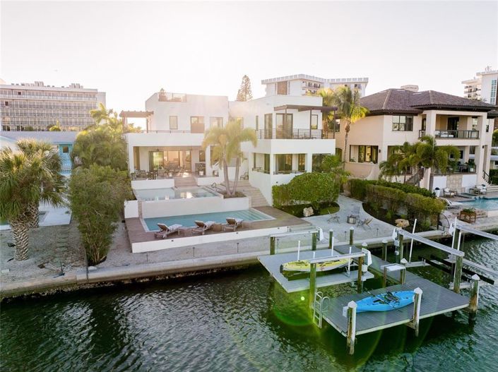 Image No.56-5 Bed Property for sale