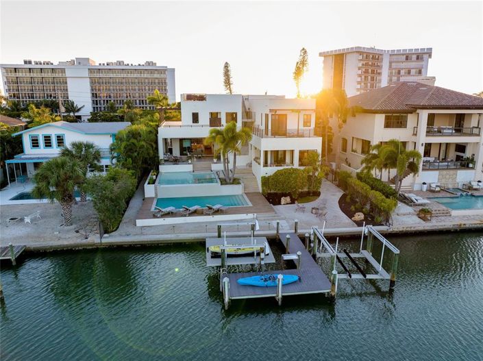 Image No.57-5 Bed Property for sale