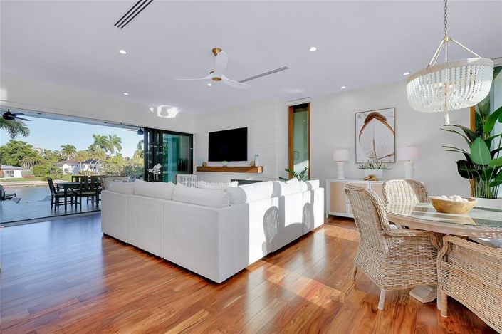 Image No.6-5 Bed Property for sale