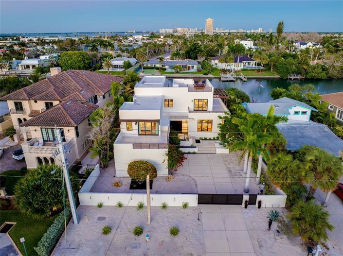 Image No.60-5 Bed Property for sale