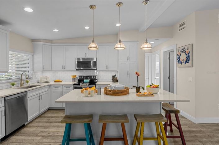 Image No.17-4 Bed Property for sale