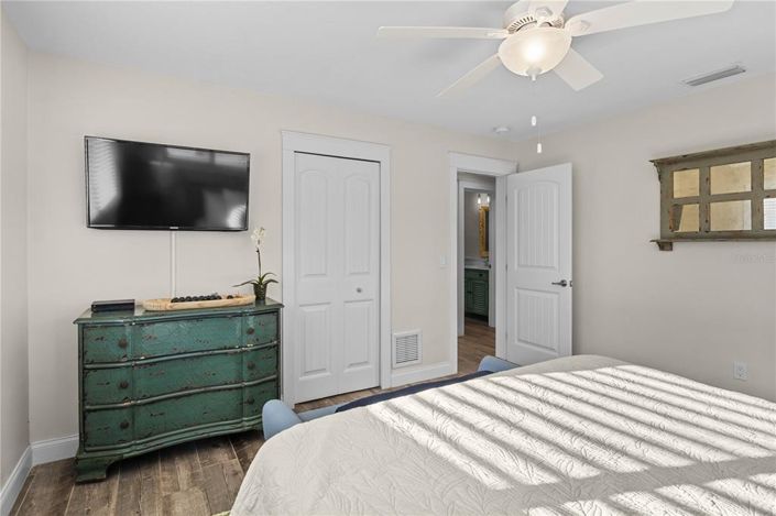 Image No.28-4 Bed Property for sale