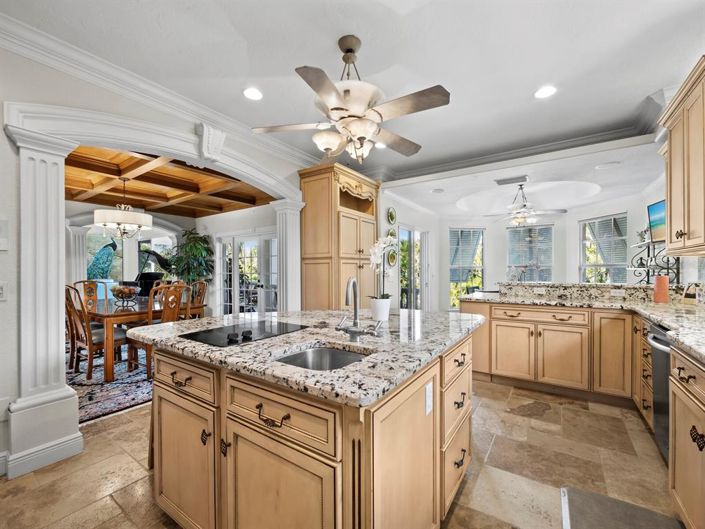 Image No.17-4 Bed Property for sale