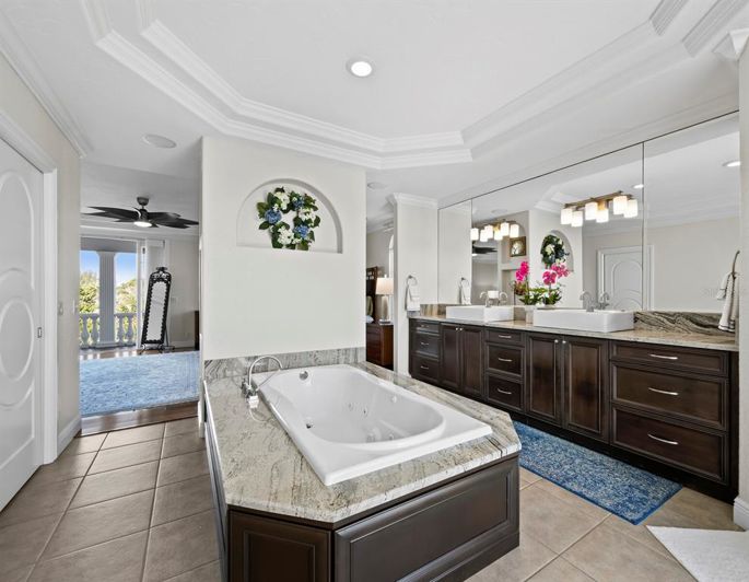 Image No.33-4 Bed Property for sale