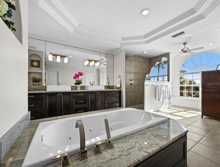 Image No.34-4 Bed Property for sale