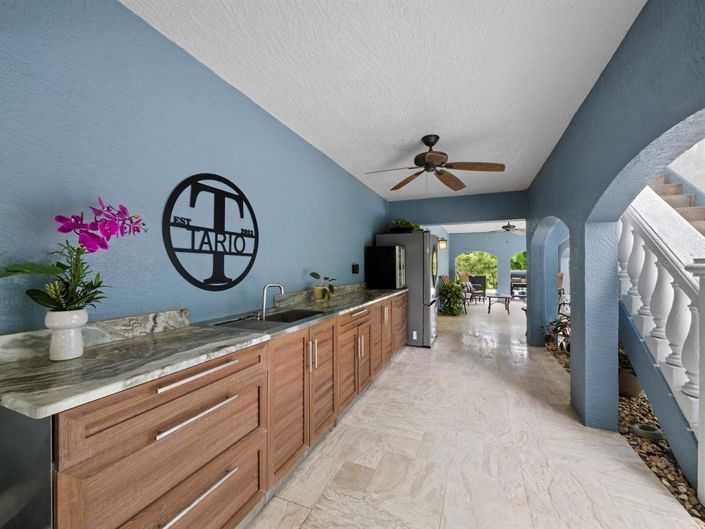 Image No.41-4 Bed Property for sale