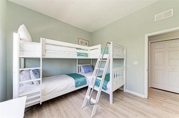 Image No.19-3 Bed Property for sale