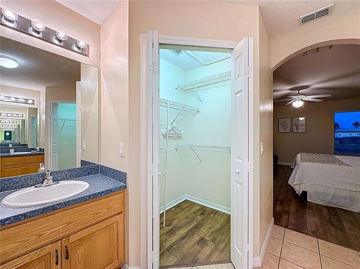 Image No.49-5 Bed Property for sale