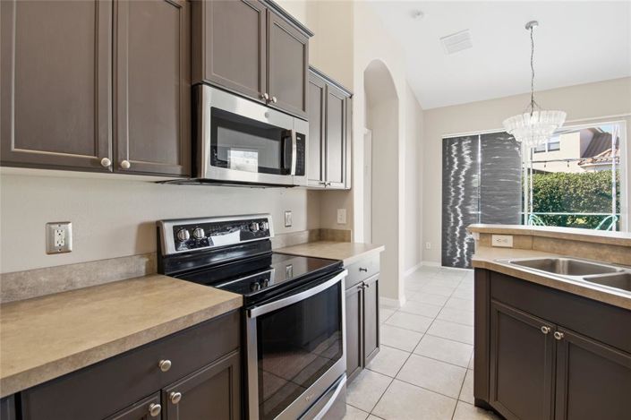 Image No.19-3 Bed Townhouse for sale