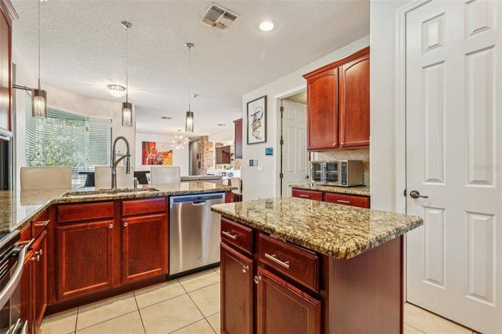 Image No.25-5 Bed Property for sale