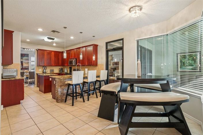 Image No.28-5 Bed Property for sale