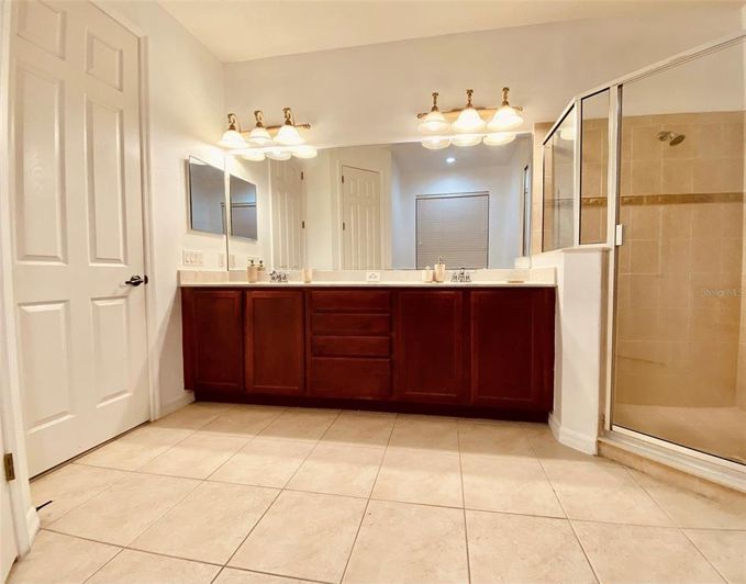 Image No.48-5 Bed Property for sale