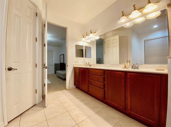 Image No.49-5 Bed Property for sale