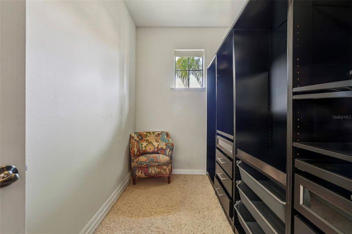 Image No.50-5 Bed Property for sale