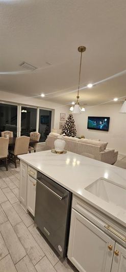 Image No.1-4 Bed Property for sale